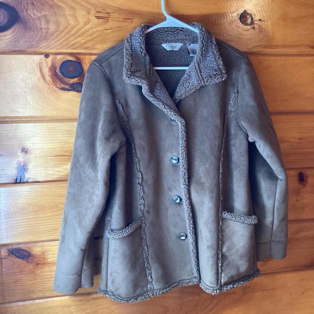 Tan L.L. Bean Sherpa coat, womens size small petite
